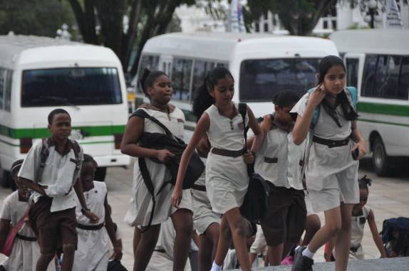 Escolares visitam a NAPA, em Port of Spain, capital de Trinidad e Tobago